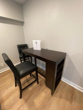 Aksarben Modern 1Bed ground level with parking